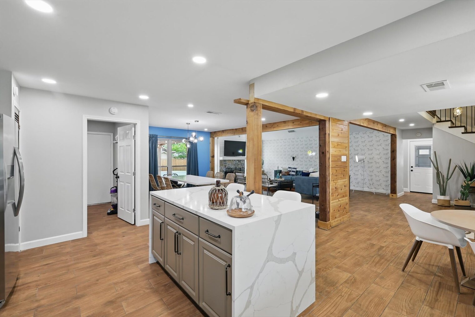 Building Photo - 6333 Tosca Dr