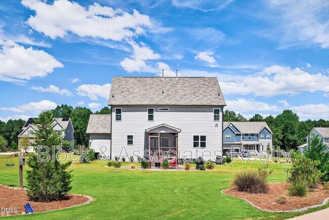 Building Photo - 236 Lily Oak Dr