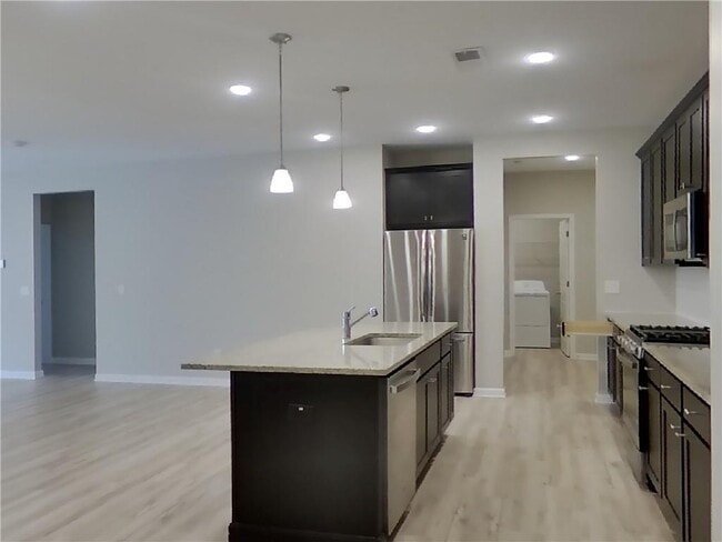 Building Photo - 173 Everett Sq