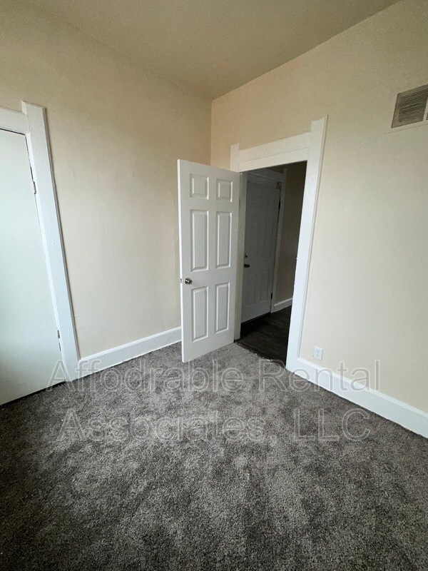 Building Photo - 1428 S 11th St