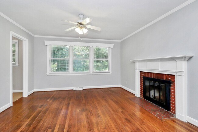 Building Photo - Discover the charm of this brick ranch nestled in the heart of Madison Park