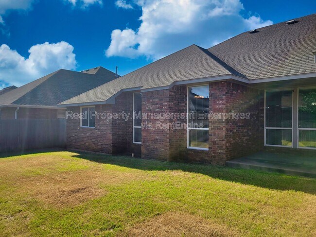 Building Photo - 8821 NW 120th St