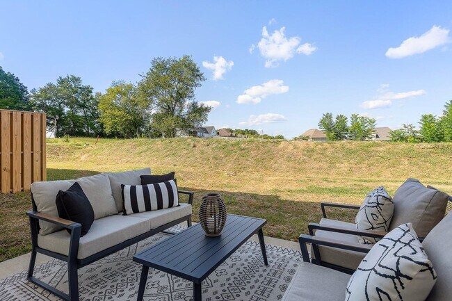 Building Photo - NEW 2 Bedroom Townhome in Cleveland!