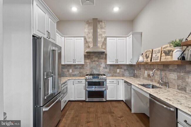 Building Photo - 155 Lotus Ln