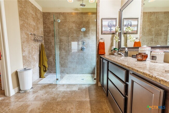 Building Photo - 1722 Village Springs