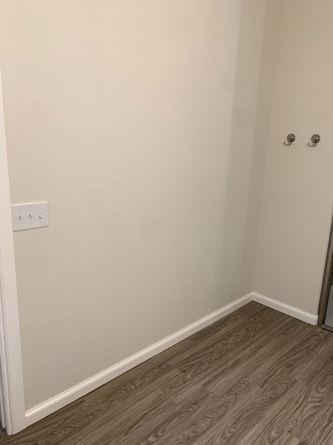 Building Photo - 3 bed, 2.5 bath home in sought after gated...