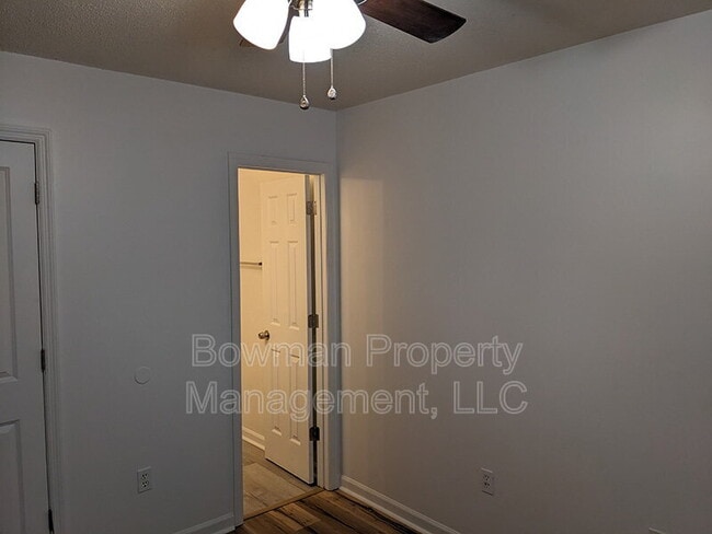 Building Photo - 255 Midway Rd