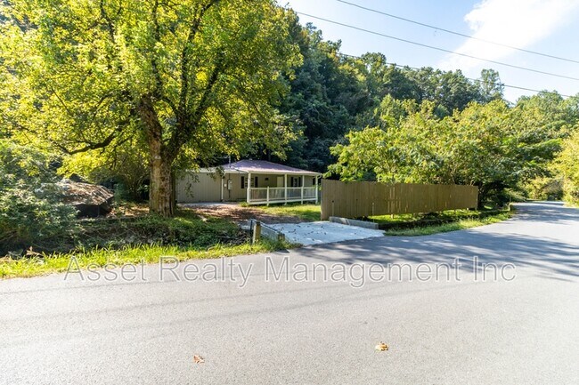 Building Photo - 814 Gnatty Branch Rd