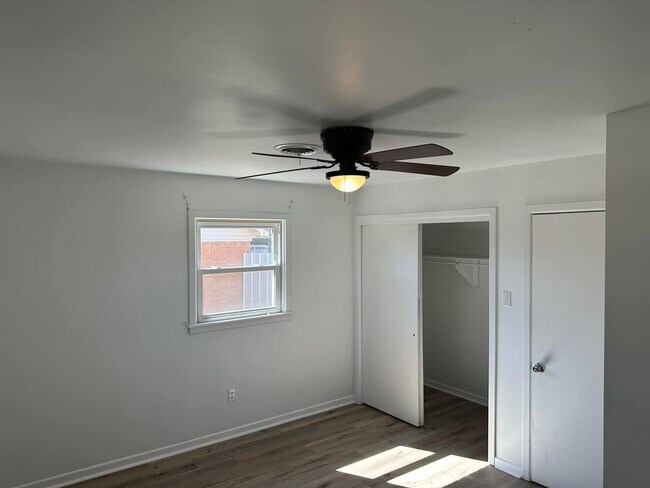 Building Photo - 313 Hunt Dr