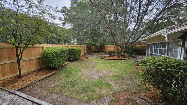 Building Photo - 1592 Parkwood Ct W