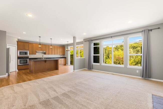 Building Photo - Beautiful 5 Bedroom Mill Creek Home backin...