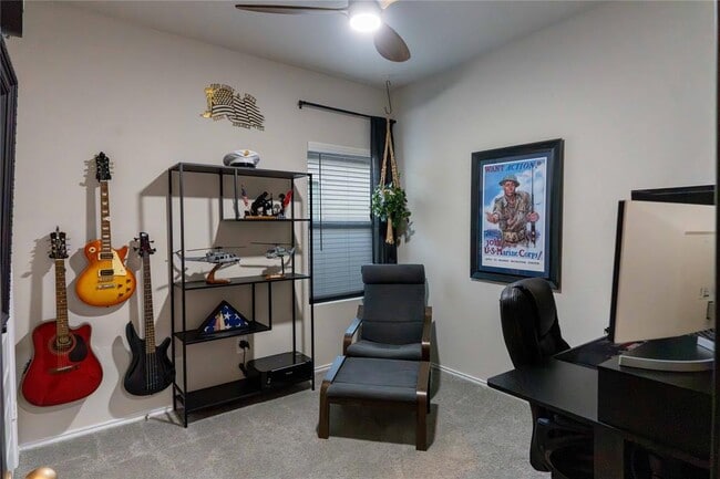 Building Photo - 648 Jennifer Wy