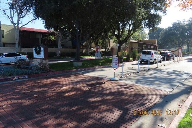 Building Photo - 1000 MacArthuur Blvd