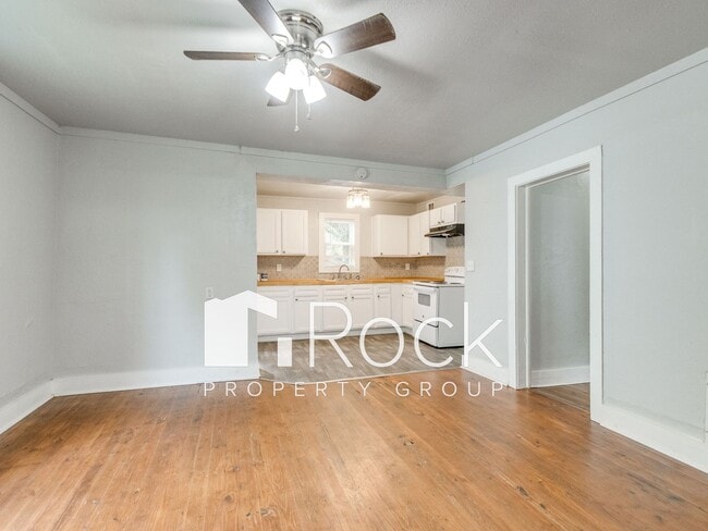 Building Photo - Updated Cozy 2 Bed 1 Bath Home in Guthrie ...