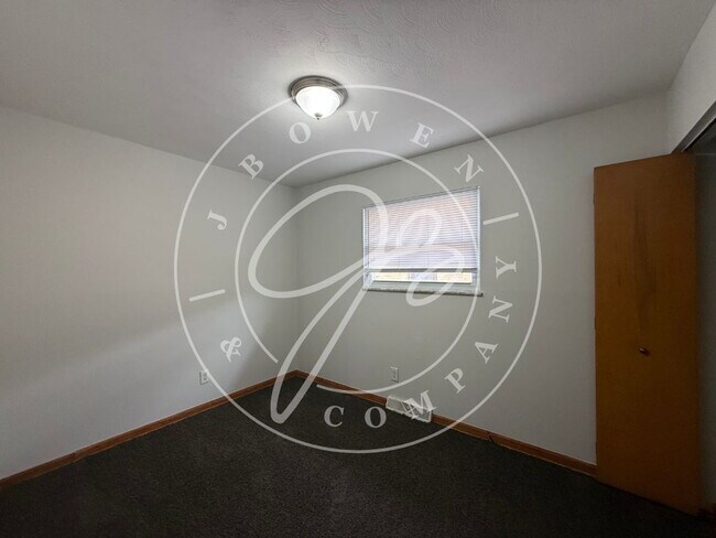 Building Photo - Charming 3-Bedroom Home on Curson Drive with fenced backyard.