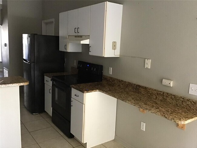 Building Photo - 2369 Captain Dr