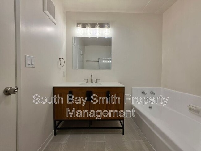 Building Photo - 8710 Delgany Ave