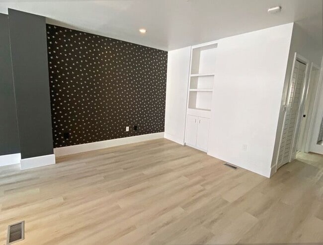 Building Photo - LUXURY Living at Santana Row! Private Cond...