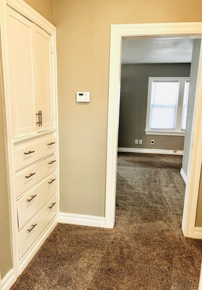 Building Photo - Beautifully Updated 2BD 1BA Corner Lot Hom...