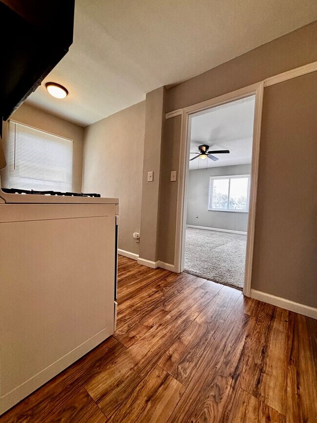 Building Photo - Beautiful 1 bed apartment, just off I-675 ...