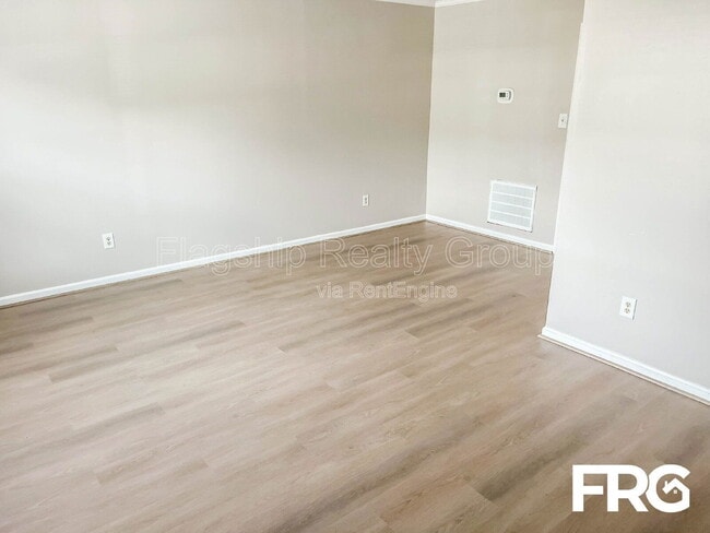 Building Photo - 2700 Thackery Rd