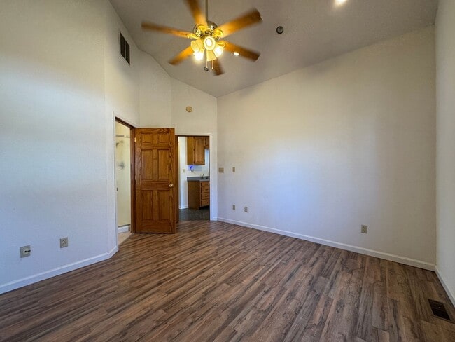 Building Photo - Quaint Three Bedroom Home with an Oversized Tub!