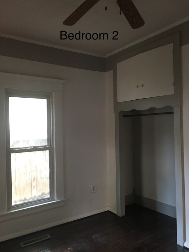 Building Photo - 302 Elles Ave