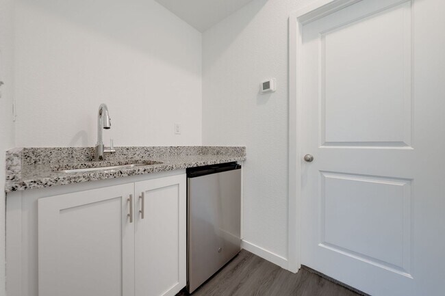 Building Photo - New 4 Bedroom Home with Next Gen Suite + S...