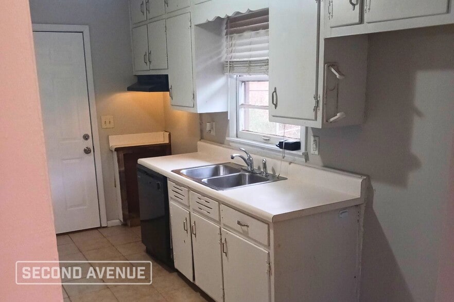 Building Photo - 816 Wear Dr