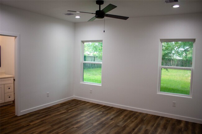 Building Photo - 106 Runnels St