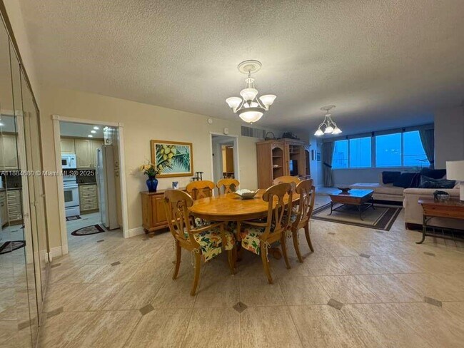 Building Photo - 5005 Collins Ave