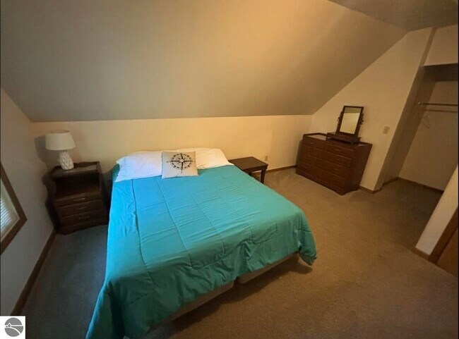 Building Photo - 855 E Front St