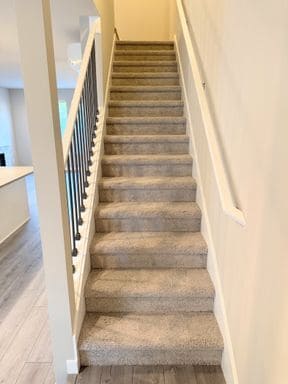 Building Photo - Stunning Tri Level 2 bed /2.5 bath Townhom...