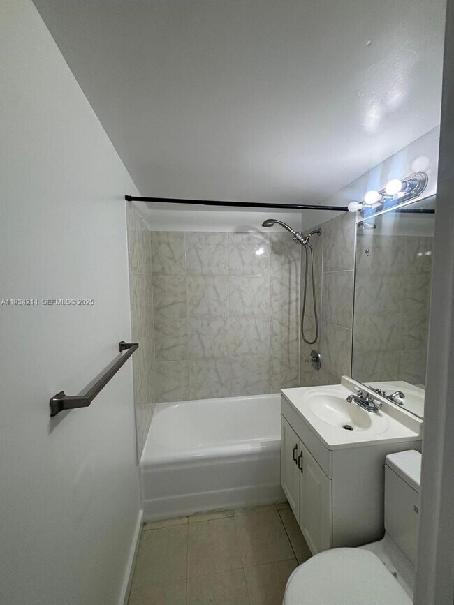 Building Photo - 920 Euclid Ave