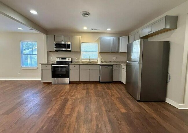 Building Photo - 221 Sheppard Pl