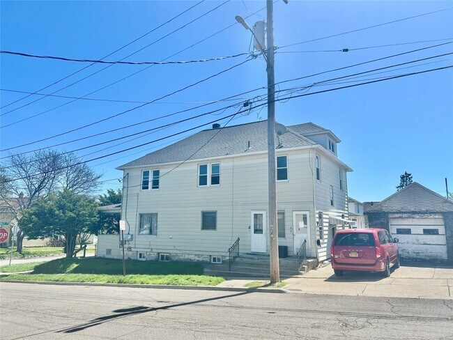Building Photo - 129 N McKinley Ave