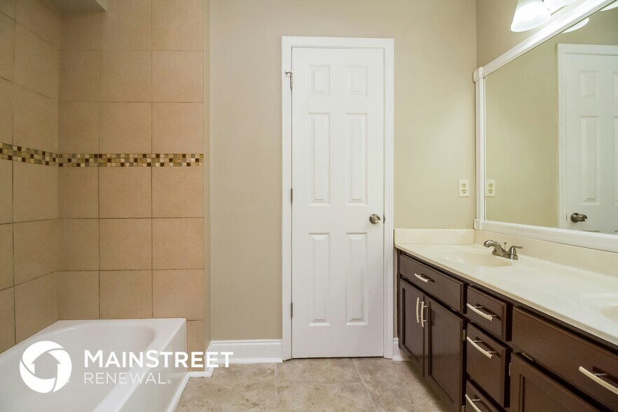 Building Photo - 4296 Brackenwood Dr