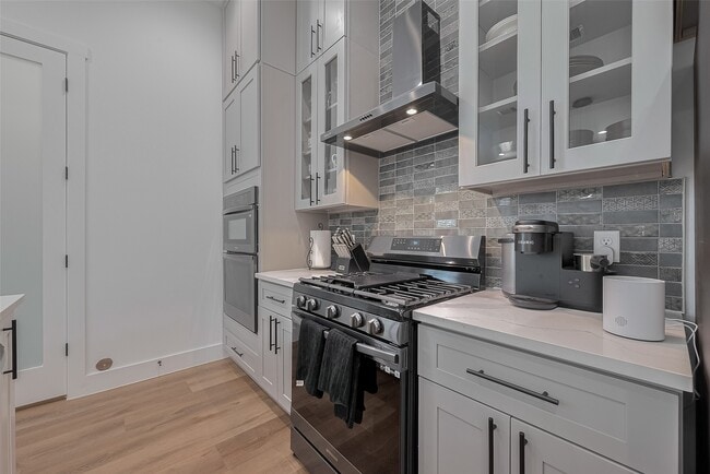 Building Photo - 1305 E 27th St