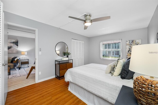 Building Photo - 1100 E Bay Dr