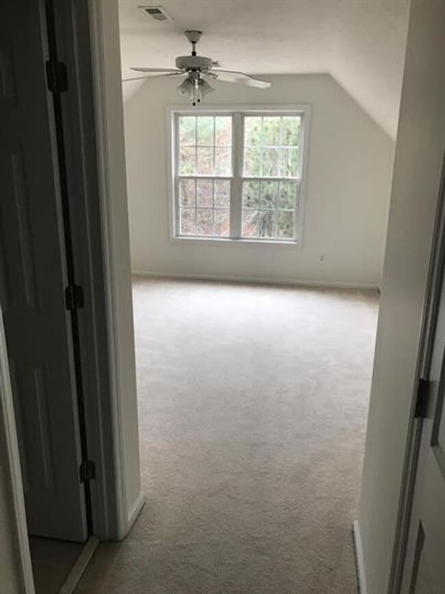 Building Photo - Carolina Lakes!!