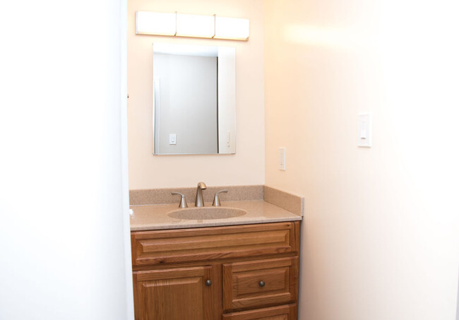 Building Photo - 10331 Bushman Dr