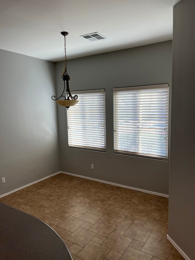 Building Photo - 25 S Quinn Cir