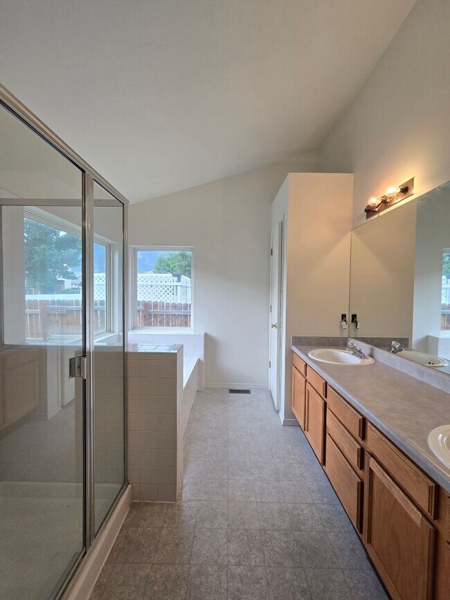 Building Photo - 4 Bedroom Ranch Style Home