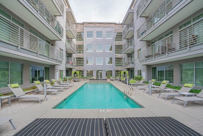 Building Photo - 914 N 3rd St