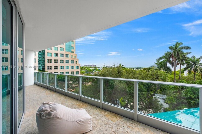 Building Photo - 2627 S Bayshore Dr