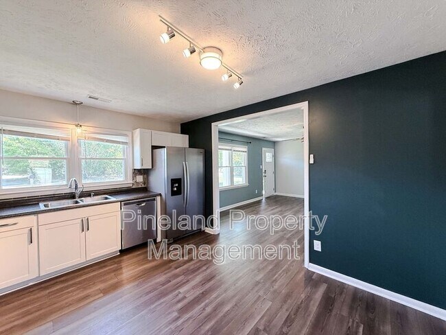 Building Photo - 1690 Clairborne Dr