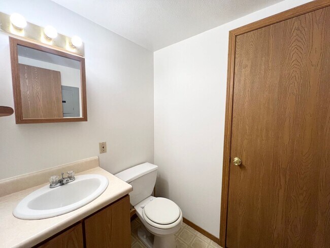 Building Photo - Wood Court Apartments