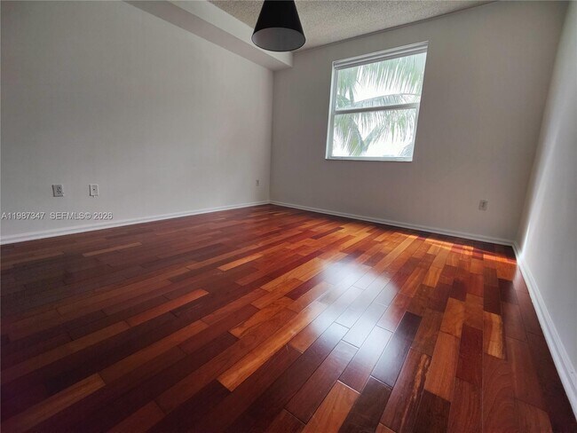 Building Photo - 17100 N Bay Rd