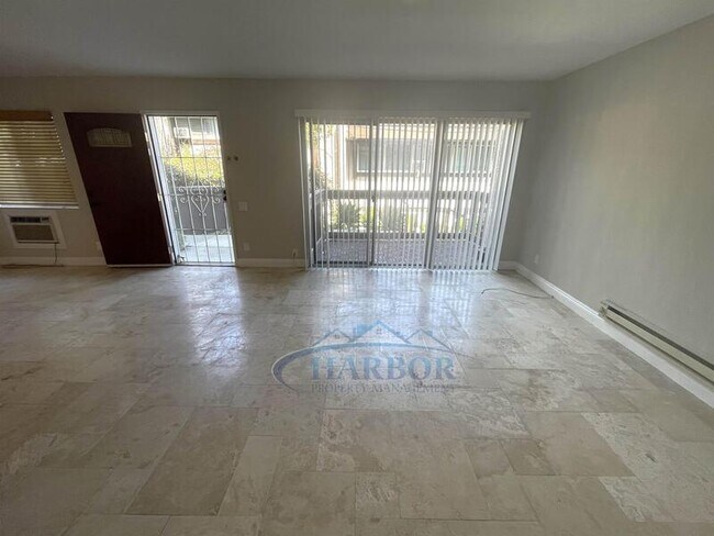Building Photo - 356 Miraleste Dr