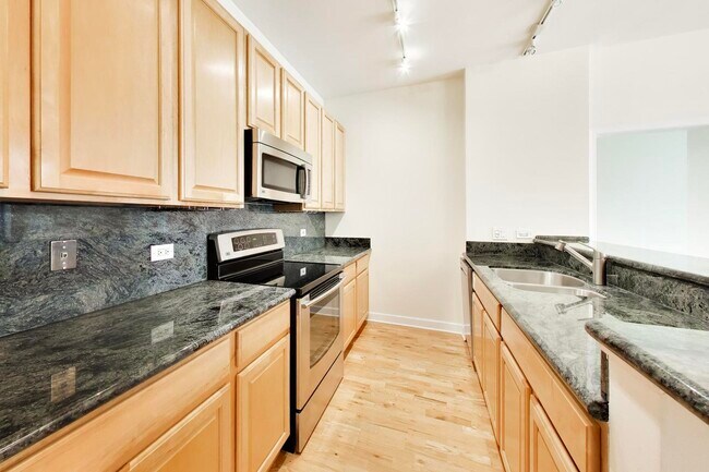 Building Photo - 1322 S Prairie Ave